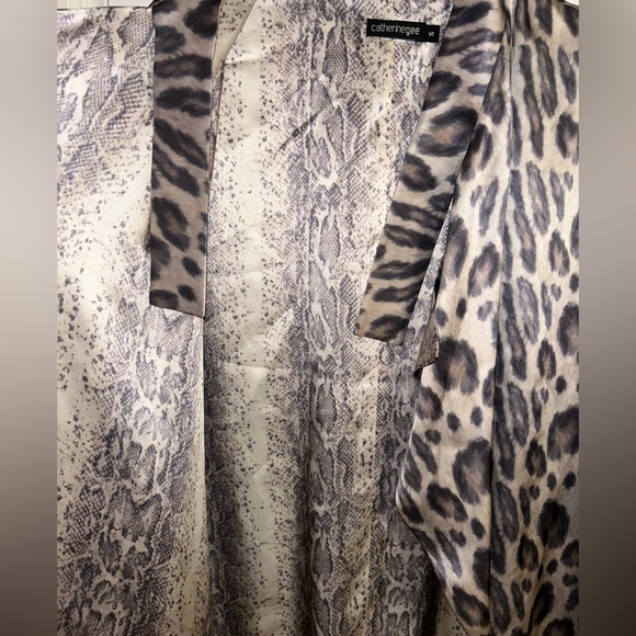 Catherine Gee 100% Silk Animal Print Neck Tie Blouse Size Small - Picture 5 of 6